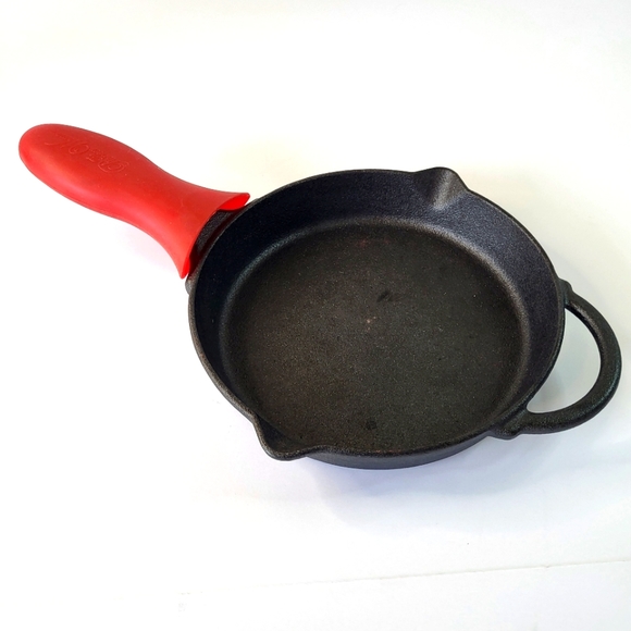 Pioneer Woman 8" Cast Iron Frying Pan W/ Removable Silicone Handle - Picture 2 of 8